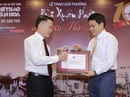 Chủ tịch Hà Nội Nguyễn Đức Chung nhận giải Bùi Xuân Phái Chủ tịch Hà Nội Nguyễn Đức Chung nhận giải Bùi Xuân Phái