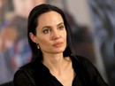 Angelina Jolie phản bác chỉ trích cô tàn nhẫn Angelina Jolie phản bác chỉ trích cô tàn nhẫn