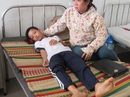 Bị điện giật khi mắc rèm cửa, mẹ chết, con trọng thương Bị điện giật khi mắc rèm cửa, mẹ chết, con trọng thương
