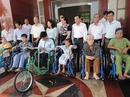 Cùng quỹ Lawrence S. Ting chung tay giúp đỡ người tàn tật Cùng quỹ Lawrence S. Ting chung tay giúp đỡ người tàn tật
