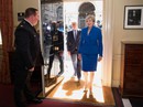 Bà Theresa May đang là "con tin " ở Downing Street Bà Theresa May đang là "con tin " ở Downing Street