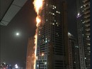 Cháy lớn nhấn chìm 40 tầng của tòa tháp Dubai trong biển lửa Cháy lớn nhấn chìm 40 tầng của tòa tháp Dubai trong biển lửa