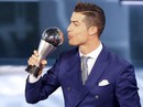 Ronaldo nhận giải thưởng “Cầu thủ xuất sắc nhất FIFA” 2016 Ronaldo nhận giải thưởng “Cầu thủ xuất sắc nhất FIFA” 2016