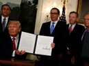 Tổng thống Donald Trump ra "đòn" với Trung Quốc Tổng thống Donald Trump ra "đòn" với Trung Quốc