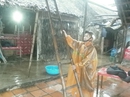 Miền Trung: Mưa tầm tã, người dân hối hả chống bão Miền Trung: Mưa tầm tã, người dân hối hả chống bão