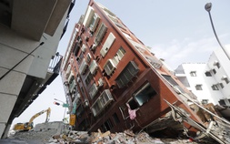 Động đất Đài Loan: Vì sao nhà cao tầng chỉ nghiêng 45 độ, không sập hẳn?