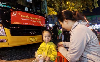 "Chuyến xe hạnh phúc" đưa miễn phí 900 người dân về quê đón Tết