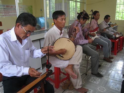 Các nghệ nhân lớn tuổi ở CLB Đờn ca tài tử huyện Phước Long, tỉnh Bạc Liêu vẫn đau đáu việc tìm truyền nhânẢnh:Duy Nhân