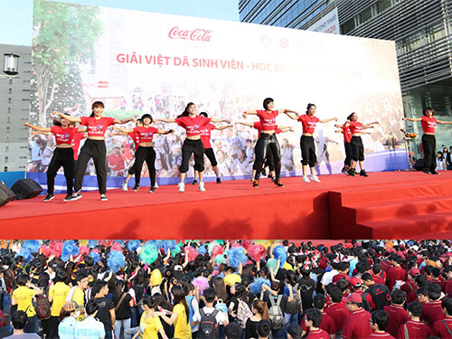 Bài nhảy Dance with Coca-Cola mở màn Giải Việt dã 2013 đã khuấy động không khí trước khi bạn trẻ tham gia chạy bộ