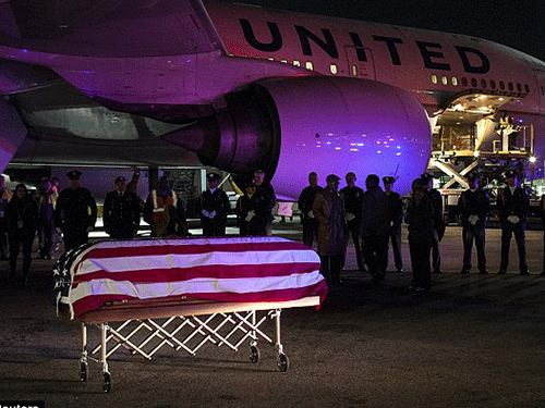 
	Đội quân danh dự Mỹ đưa hài cốt cựu chiến binh về nhà