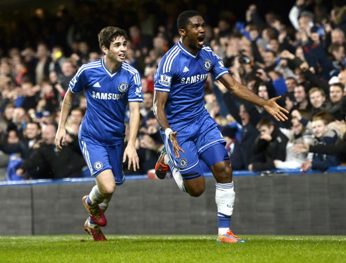 Eto'o và Oscar, hai cầu  thủ Chelsea chơi ấn tượng nhất trận cầu đinh