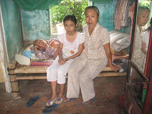 Cả gia đình em Phạm Thị Phương Vy đều bị bệnh hiểm nghèo, đời sống rất khó khăn
