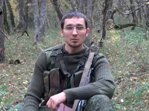 Hiện trường vụ đánh bom xe buýt điện sáng 30-12 và nghi phạm Pavel Pechenkin 
(ảnh nhỏ)
Ảnh: RIA NOVOSTI - VOICE OF RUSSIA