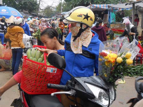 Từ nải chuối, mâm ngũ quả xây trên bàn thờ tổ tiên ông bà...