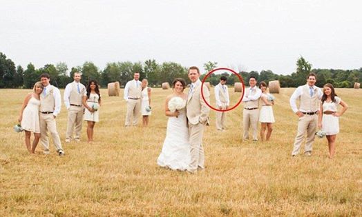 Photo: Feeling singled out?

Man is ditched by his date just hours before a wedding party - and he doesnt seem to take it too well.

http://dailym.ai/1kE7X9Q