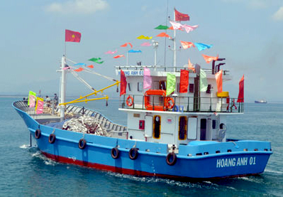Tàu vỏ thép của ngư dân Mai Thành Văn ở xã Bình Chánh, huyện Bình Sơn(Quảng Ngãi). Ảnh:Trí Tín.
