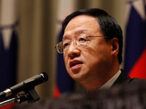Người đứng đầu cơ quan hành pháp Đài Loan Giang Nghi Hoa tuyên bố từ chức. Ảnh: AP