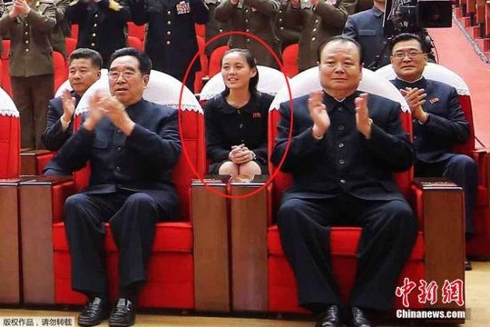 Cô Kim Yo-jong (khoanh đỏ), em gái lãnh đạo Triều Tiên. Ảnh: China News