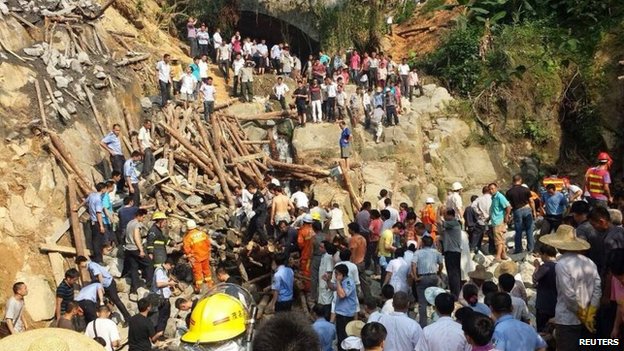 Rescue workers at a bridge that collapsed during construction in Maoming, Guangdong province, 3 May 2014