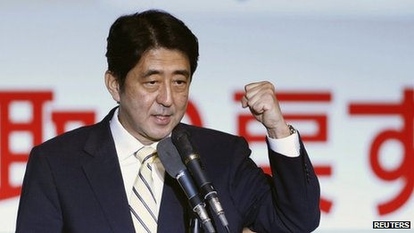 Thủ tướng Nhật Bản Shinzo Abe dẫn đầu kế hoạch sửa đổi Hiến pháp, qua đó mở rộng giới hạn quyền tự vệ tập thể của quân đội ra nước ngoài. Ảnh: Reuters