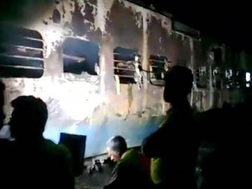 9 người thiệt mạng trong vụ cháy tàu hỏa ở Ấn Độ. Ảnh: NDTV