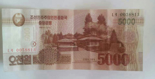 Tờ tiến giấy mệnh giá 5.000 won mới của Triều Tiên. Ảnh: Chosun Ilbo