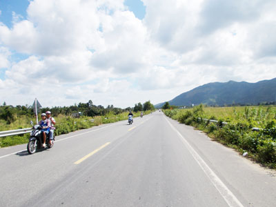 Đoạn đường Nha Trang - Đà Lạt qua xã Diên Lạc là địa điểm dễ xảy ra cướp giật.