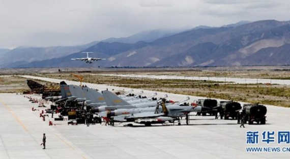 Sân bay quân sự bí mật của Trung Quốc giữa núi tuyết. Ảnh: News.cn