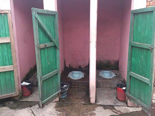Cải thiện vệ sinh nhà vệ sinh công cộng
Nhằm đảm bảo vệ sinh trong những khu vực công cộng, các đơn vị quản lý đã có nhiều biện pháp cải thiện vệ sinh nhà vệ sinh. Các nhà vệ sinh đáp ứng tiêu chuẩn, được kiểm tra và vệ sinh thường xuyên để đảm bảo sự an toàn và thoải mái cho người sử dụng.