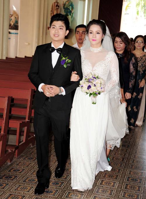 Nhật Kim Anh rạng rỡ trong ngày cưới
