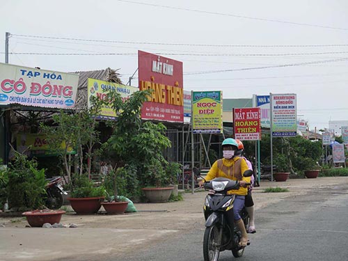 Nhiều nền đất công đã được cán bộ thuê xây nhà kiên cố để kinh doanh