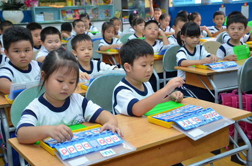 Học sinh lớp 1 Trường Tiểu học Minh Đạo, quận 5, TP HCM trong giờ học                              Ảnh: TẤN THẠNH
