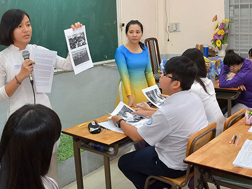 Học sinh Trường THPT Marie Curie (TP HCM) trong giờ học môn sử Ảnh: TẤN THẠNH