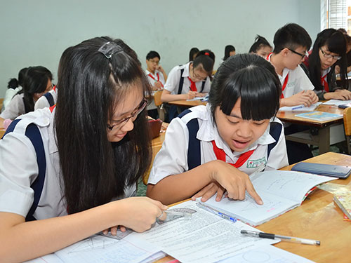 Học sinh Trường THCS Chu Văn An (quận 11, TP HCM) trong giờ ôn luyện môn toán Ảnh: TẤN THẠNH