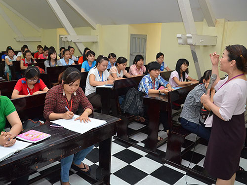 Sinh viên Khoa Giáo dục mầm non Trường ĐH Sài Gòn trong giờ học Ảnh: TẤN THẠNH