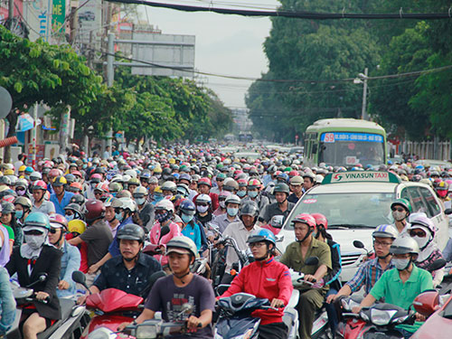 Đường Nguyễn Kiệm, quận Gò Vấp, TP HCM kẹt cứng sáng 8-7