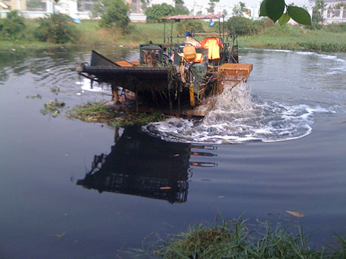 Máy cắt - vớt cỏ, rác sông do Trung tâm Nghiên cứu - Phát triển công nghệ máy công nghiệp chế tạo (Ảnh do trung tâm cung cấp)