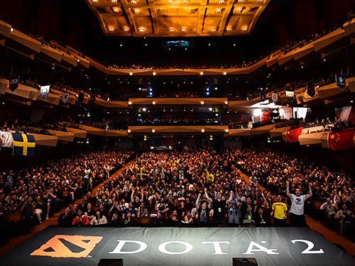 Người hâm mộ tràn ngập khán đài của giải đấu Dota 2 - The International 3 (năm 2013)  Ảnh: OnGamers - Valve