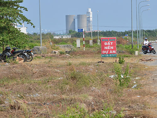 Rao bán đất phân lô tại một dự án ở quận 2, TP HCM Ảnh: TẤN THẠNH