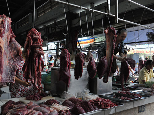 Thịt bò được bày bán tại chợ Phạm Văn Hai, TP HCM Ảnh: HỒNG THÚY