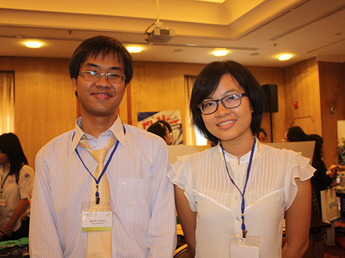 Nguyễn Gia Ngọc (trái) và Trương Lương Thảo Uyên - hai học sinh thành công với “gap year”