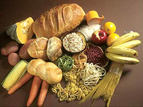 Chế độ ăn giàu carbohydrate và nhiều calo giúp bệnh nhân teo cơ sống lâu hơn. Ảnh: LEICESTERSHIRE.ORG