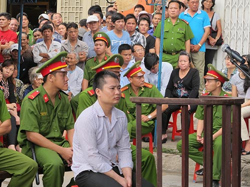 Đặng Văn Khuyến tại phiên tòa lưu động của TAND TP HCM