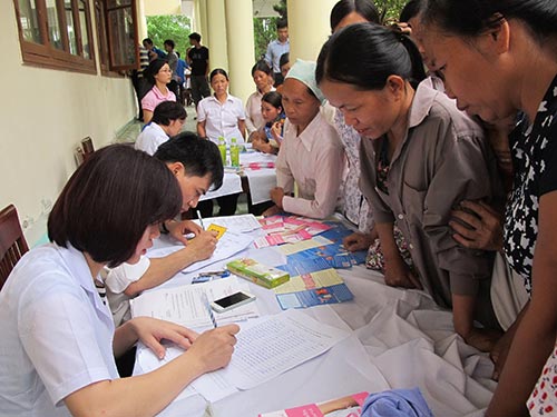Đăng ký khám chữa bệnh trong ngày hội Thầy thuốc trẻ tình nguyện tại Tuyên Quang