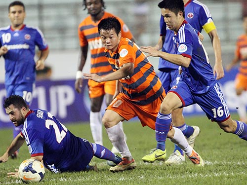 Văn Quyến (10) trong trận V. Ninh Bình gặp CLB Hoa Nam của Hồng Kông ở bảng G AFC Cup 2014  Ảnh: Hải Anh