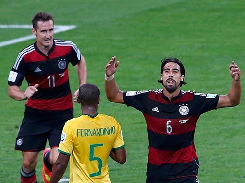 Ngay cả tiền vệ phòng ngự như Khedira  (6) cũng ghi bàn, đội Đức quả thật chơi quá sắc sảo rạng sáng 9-7Ảnh: REUTERS
