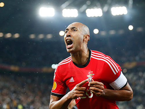 Trung vệ Luisao, cựu tuyển thủ Brazil, là một trong những trụ cột của hàng thủ Benfica trên đường vào chung kết Ảnh: REUTERS