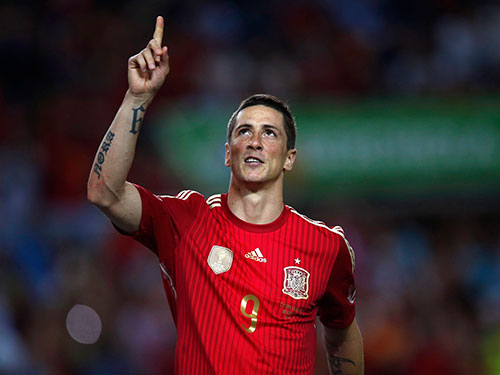 Fernando Torres mừng bàn thắng đầu tiên cho Tây Ban Nha sau 1 năm bị lãng quên Ảnh: REUTERS