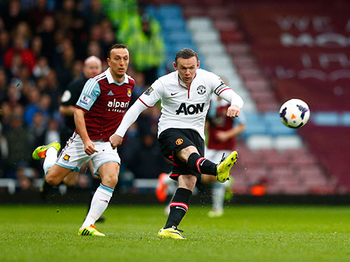 Rooney với cú sút mở tỉ số từ khoảng cách 45 m trong trận M.U thắng chủ nhà West Ham 2-0