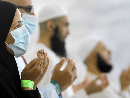 Người dân Ai Cập đeo khẩu trang và cầu nguyện ở TP Mecca - Ả Rập Saudi
Ảnh: AP